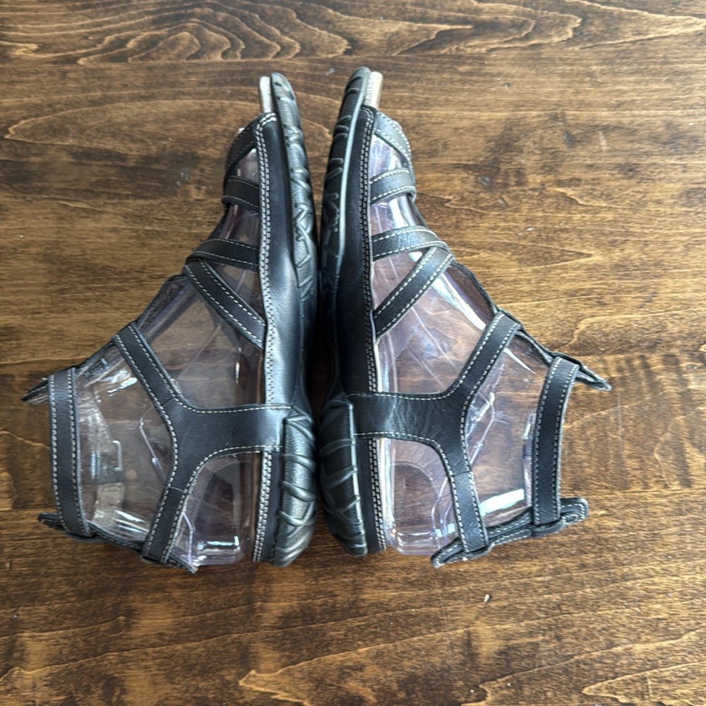 Women's Black Strappy Comfort Sandals - Picture 5 of 7